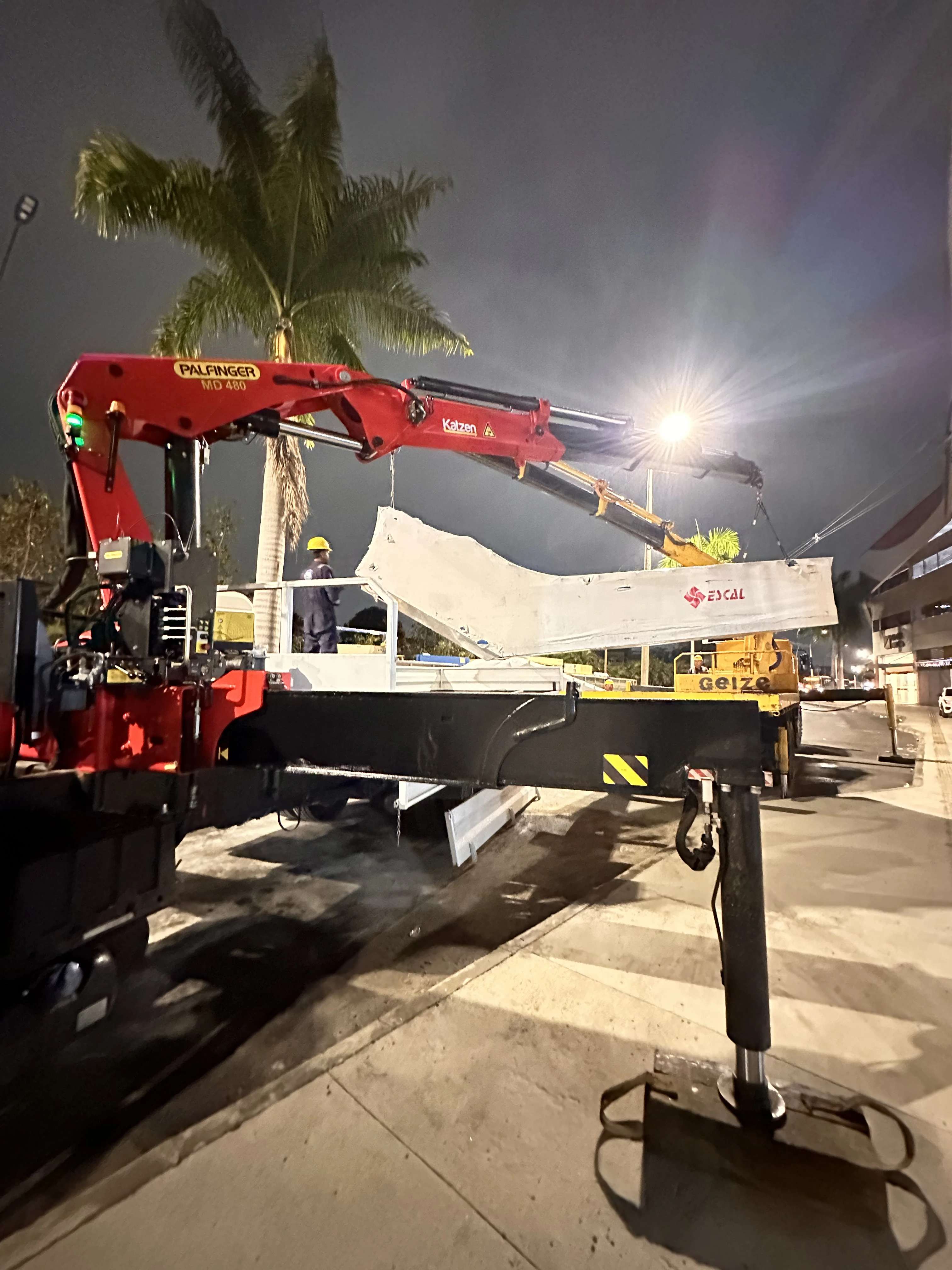 Caminhão Munck içamento de carga pesada